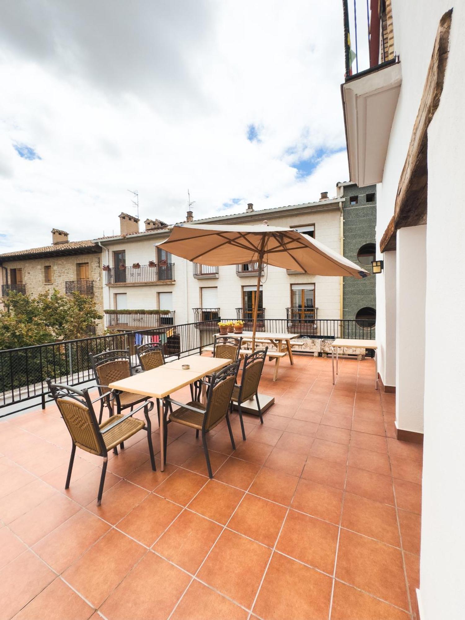 Albergue Estrella Guia Solo Peregrinos Puente la Reina Exterior foto