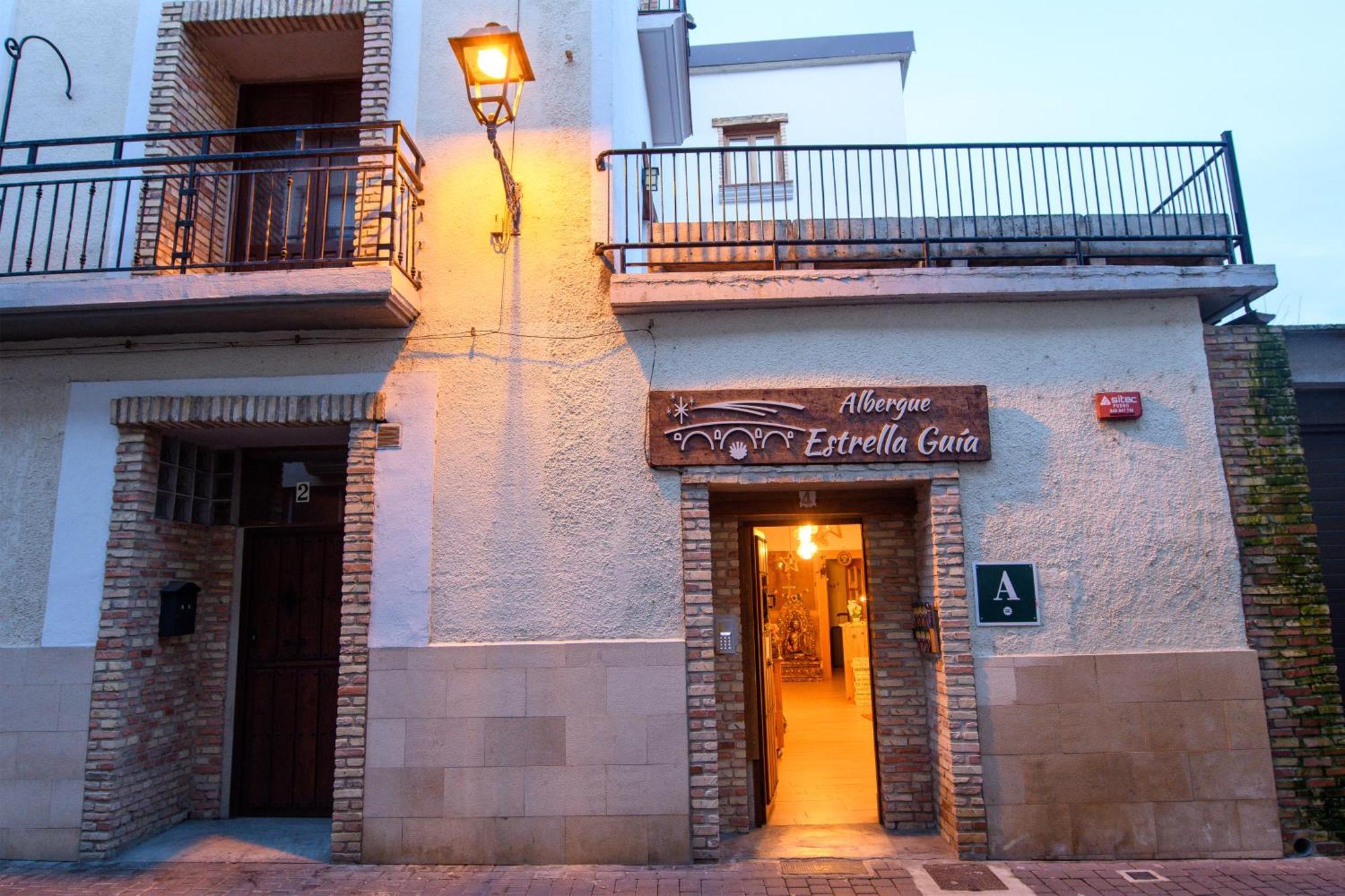Albergue Estrella Guia Solo Peregrinos Puente la Reina Exterior foto