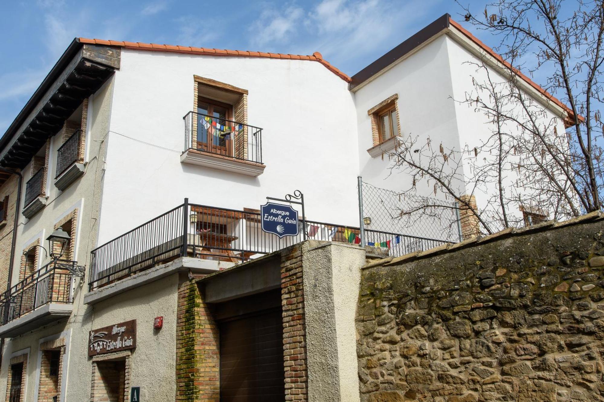Albergue Estrella Guia Solo Peregrinos Puente la Reina Exterior foto