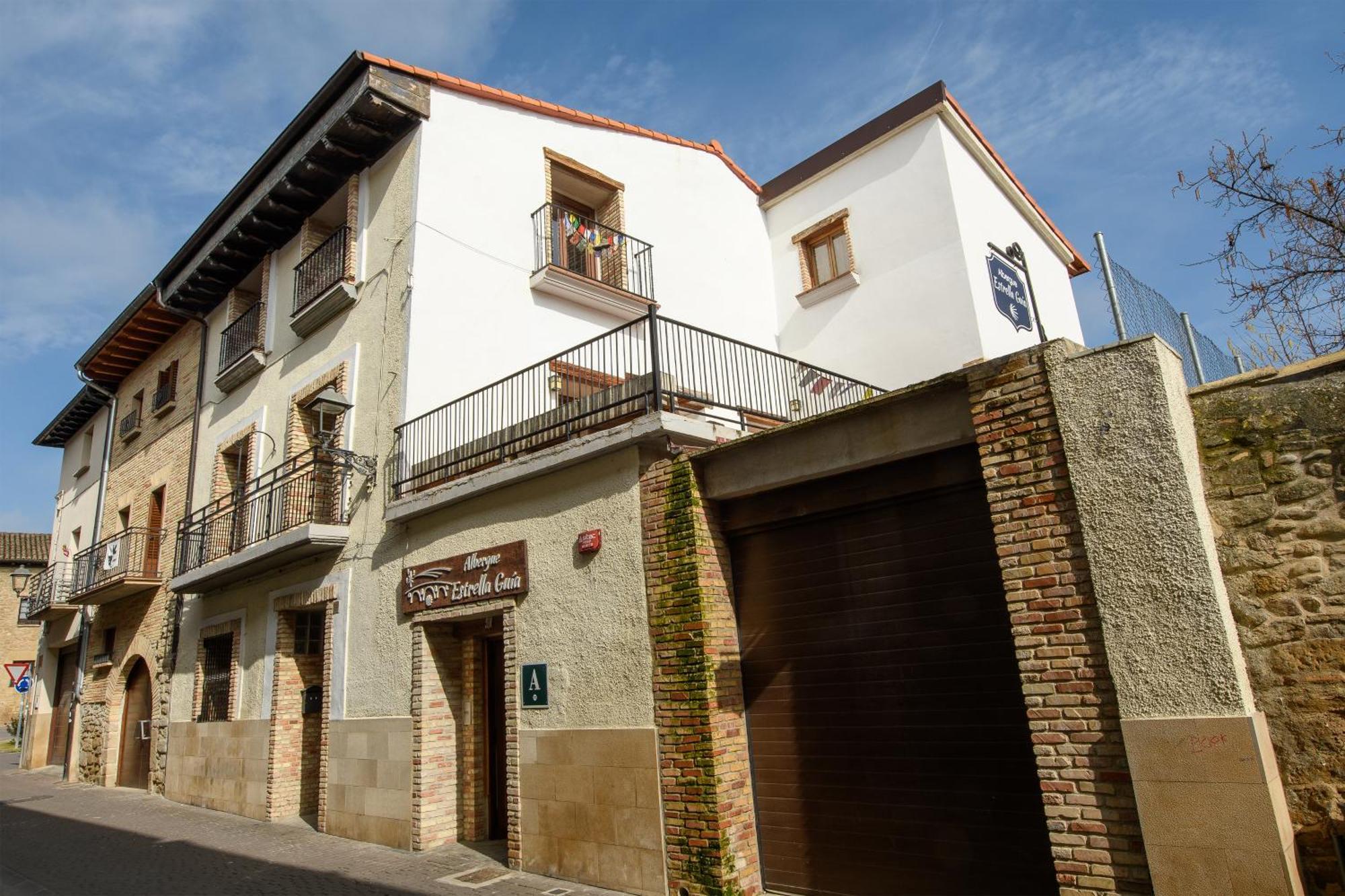 Albergue Estrella Guia Solo Peregrinos Puente la Reina Exterior foto