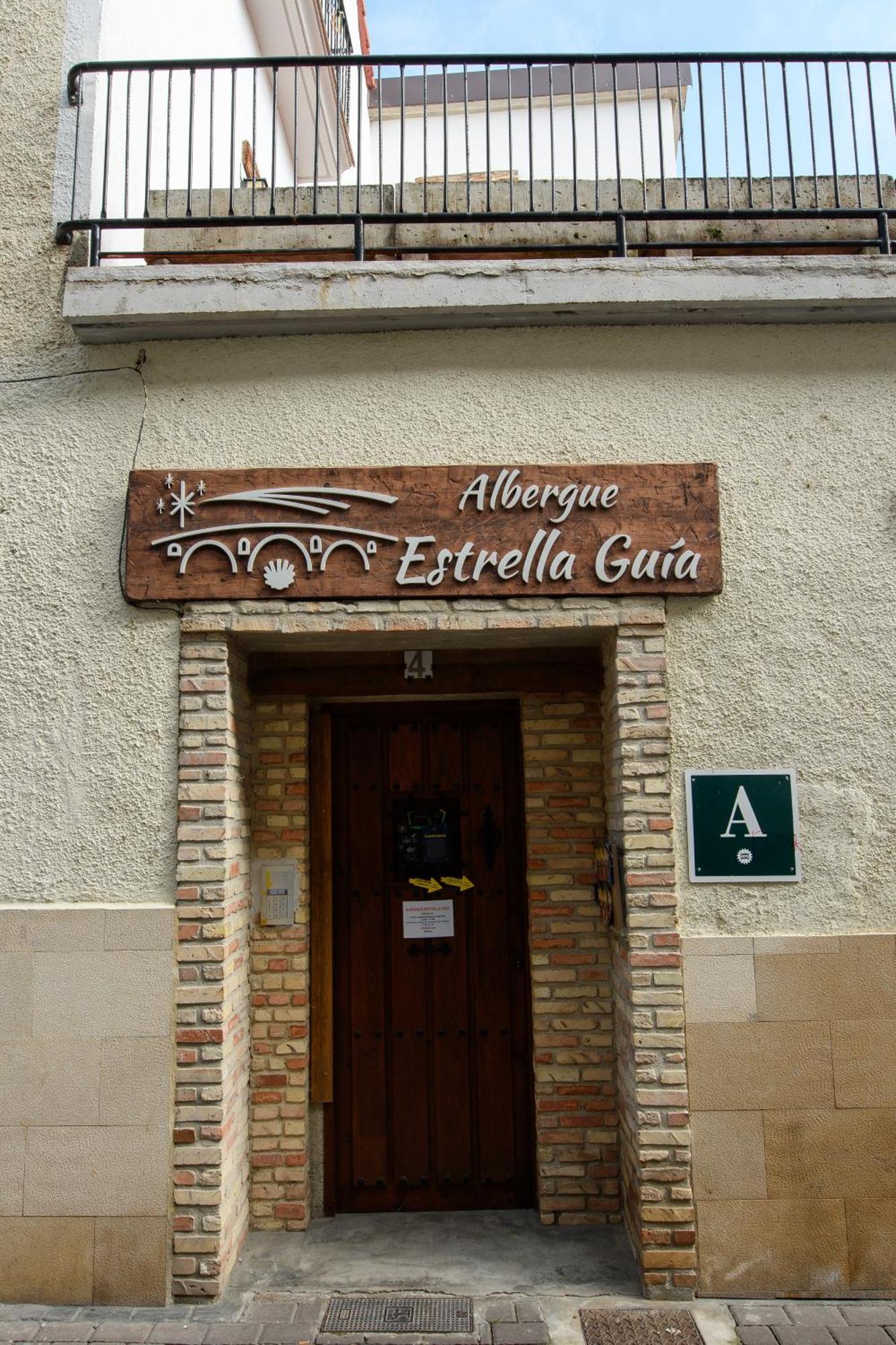 Albergue Estrella Guia Solo Peregrinos Puente la Reina Exterior foto